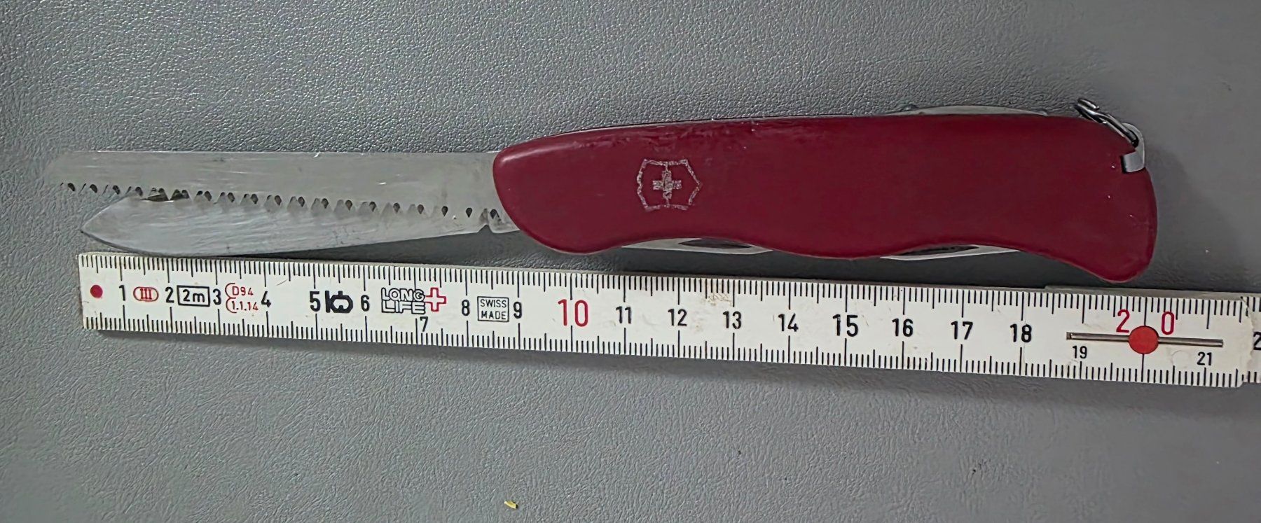 Victorinox Coltelli tascabile: Victorinox - Messer 8 Teilig, mit Säge – Usato da Niederuzwil venduto da 262305 5