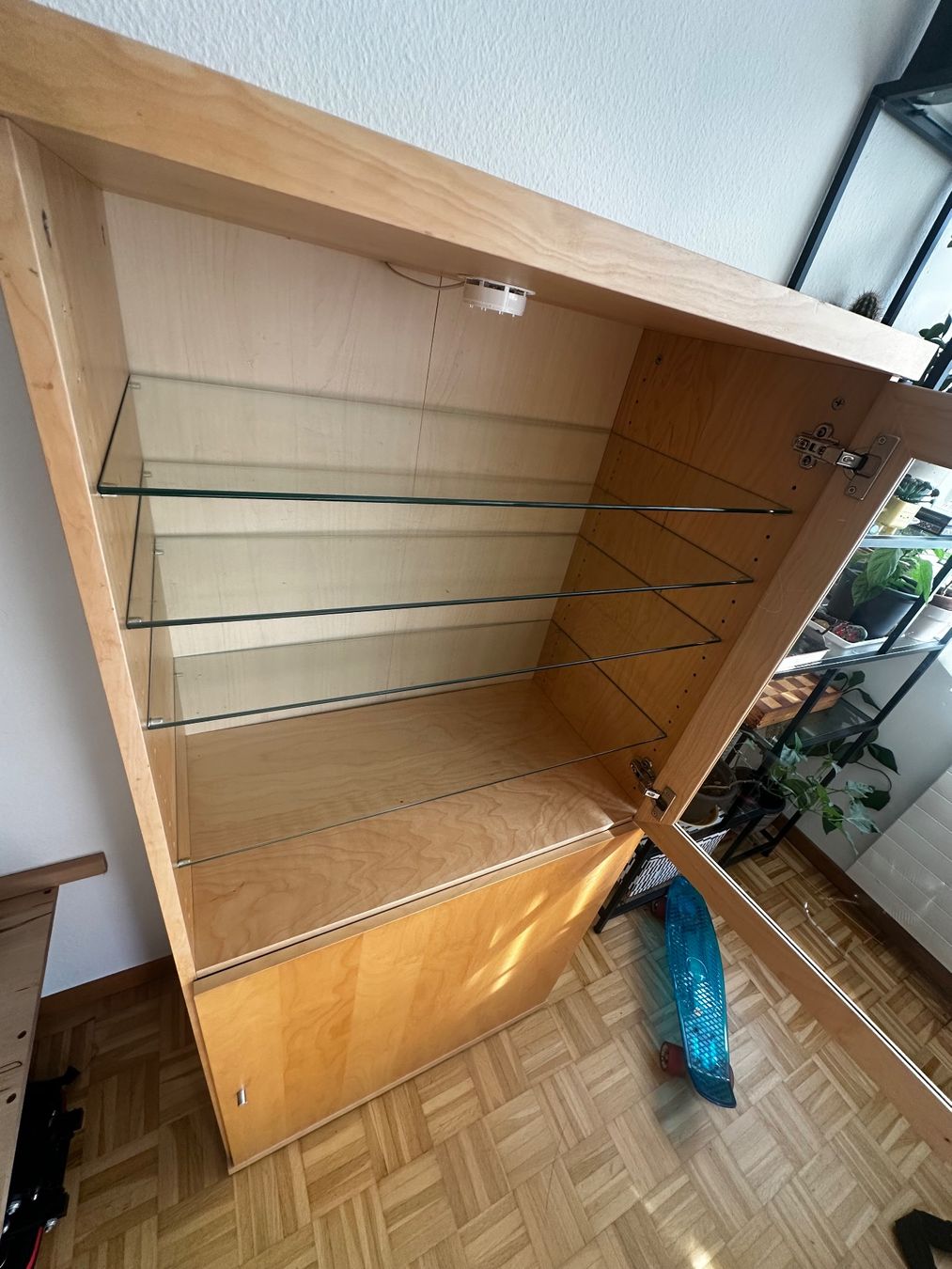 Vetrine: Vitrine hell mit Glastüren und Einlegeböden – Usato da Reinach BL venduto da akkezdet 1