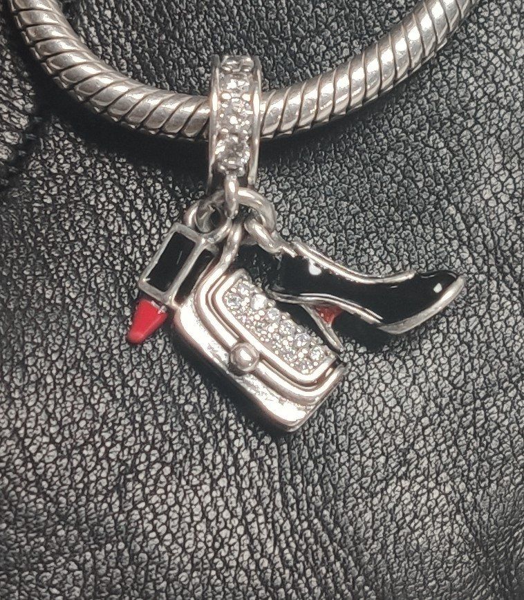 Ciondoli: Charm für Armbänder. – Nuovo e nell'imballaggio originale da Lamboing venduto da Qtrica 3