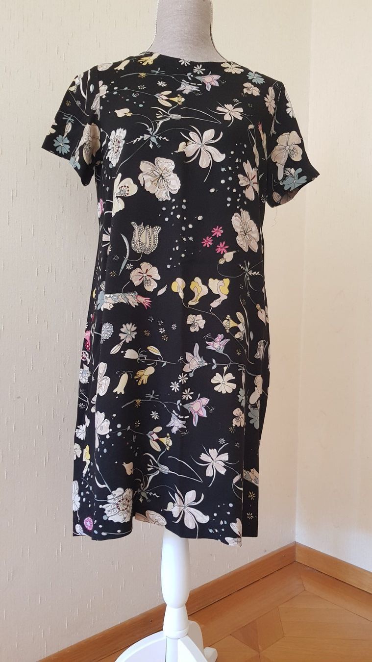 H&M Vestiti: Robe noire à fleurs, ample, dos ouvert H&M, T. 36/S – Usato da Marly venduto da Barbarajane