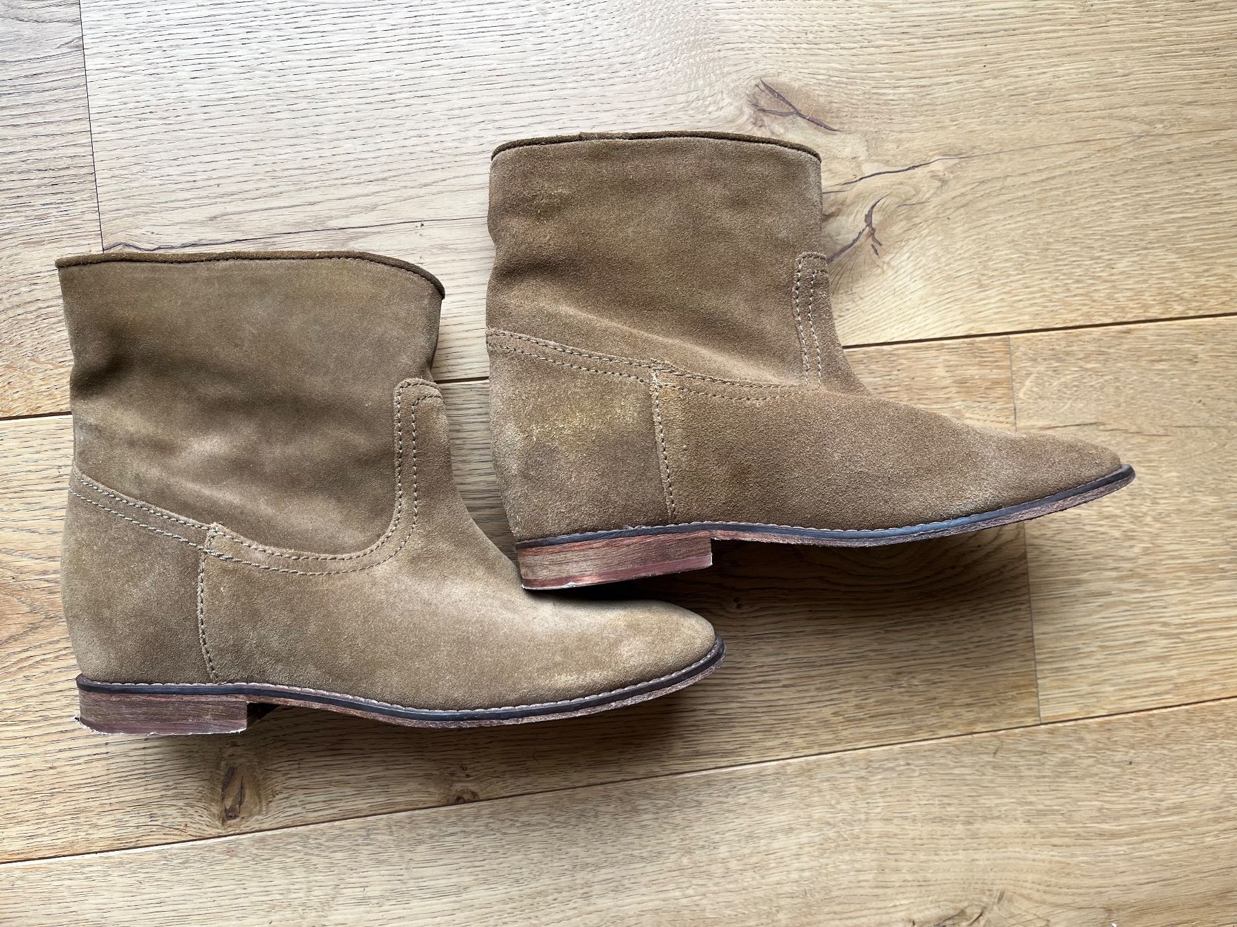 Mango Scarpe da donna: Wildleder Stiefeletten mit verstecktem Absatz – Usato da Zürich venduto da Olivia13 1