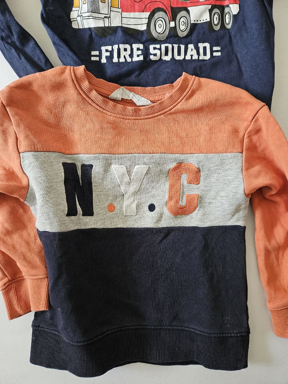 Maglioni & Felpe: 2 Jungen Pullover Gr. 104/110 – Usato da Neftenbach venduto da susanne0041 2