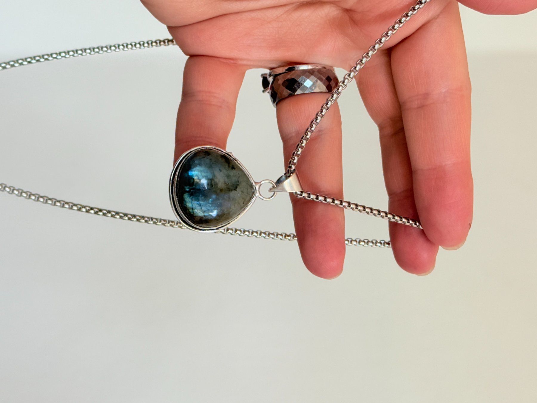 Catenine: Collier avec pendentif Labrodarit ,très tendance! – Nuovo e nell'imballaggio originale da Genève venduto da AWWA 3