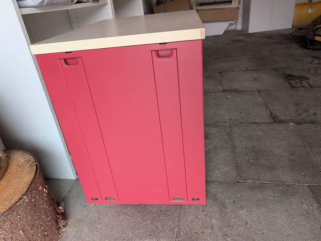 Tavoli: Table d'atelier rouge - blanche 70x50x66cm – Usato da Sonceboz-Sombeval venduto da michael.l 1