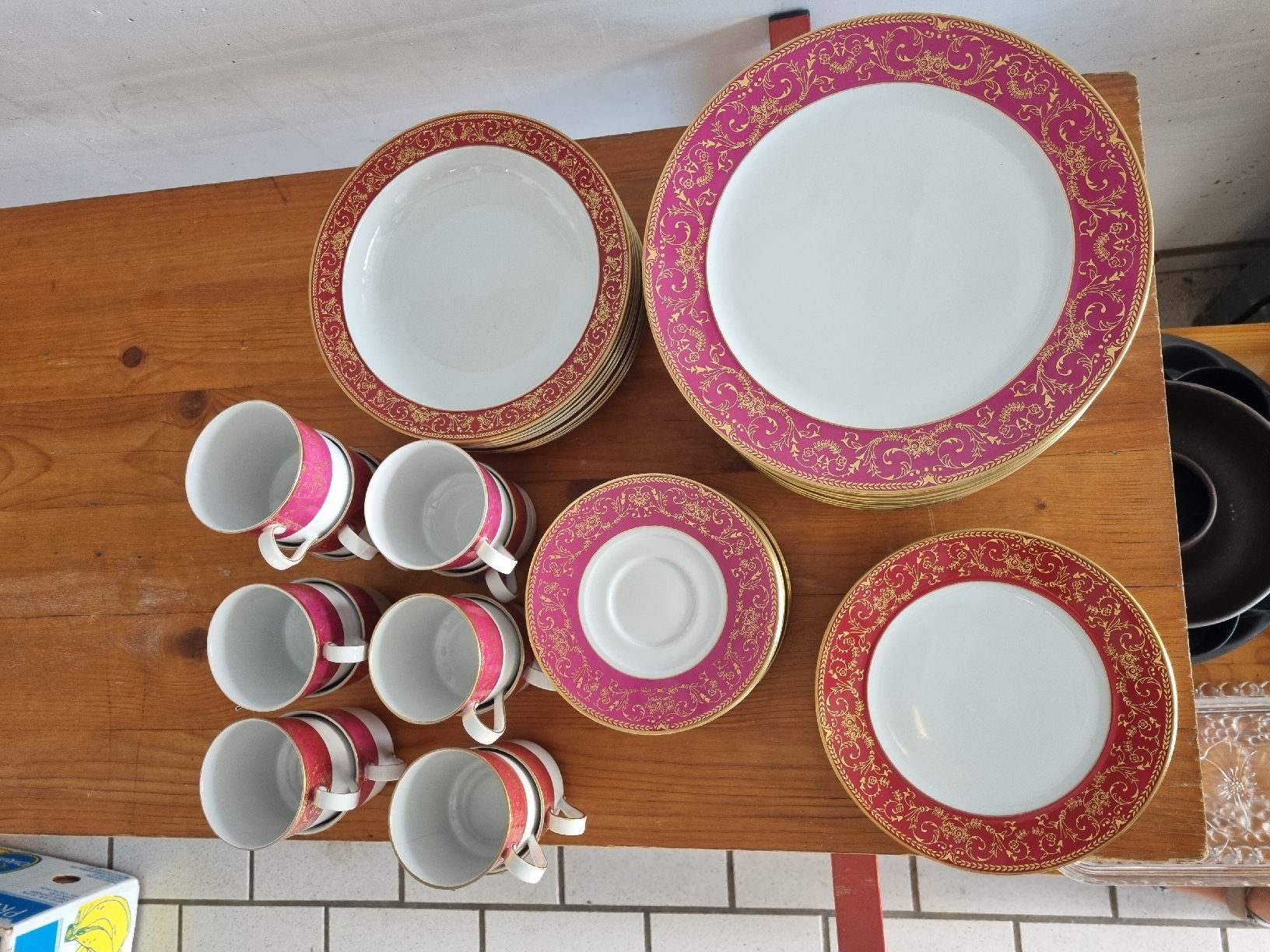 Set di piatti: Geschirrset Langenthaler – Usato da Brügg BE venduto da Delfin79 5
