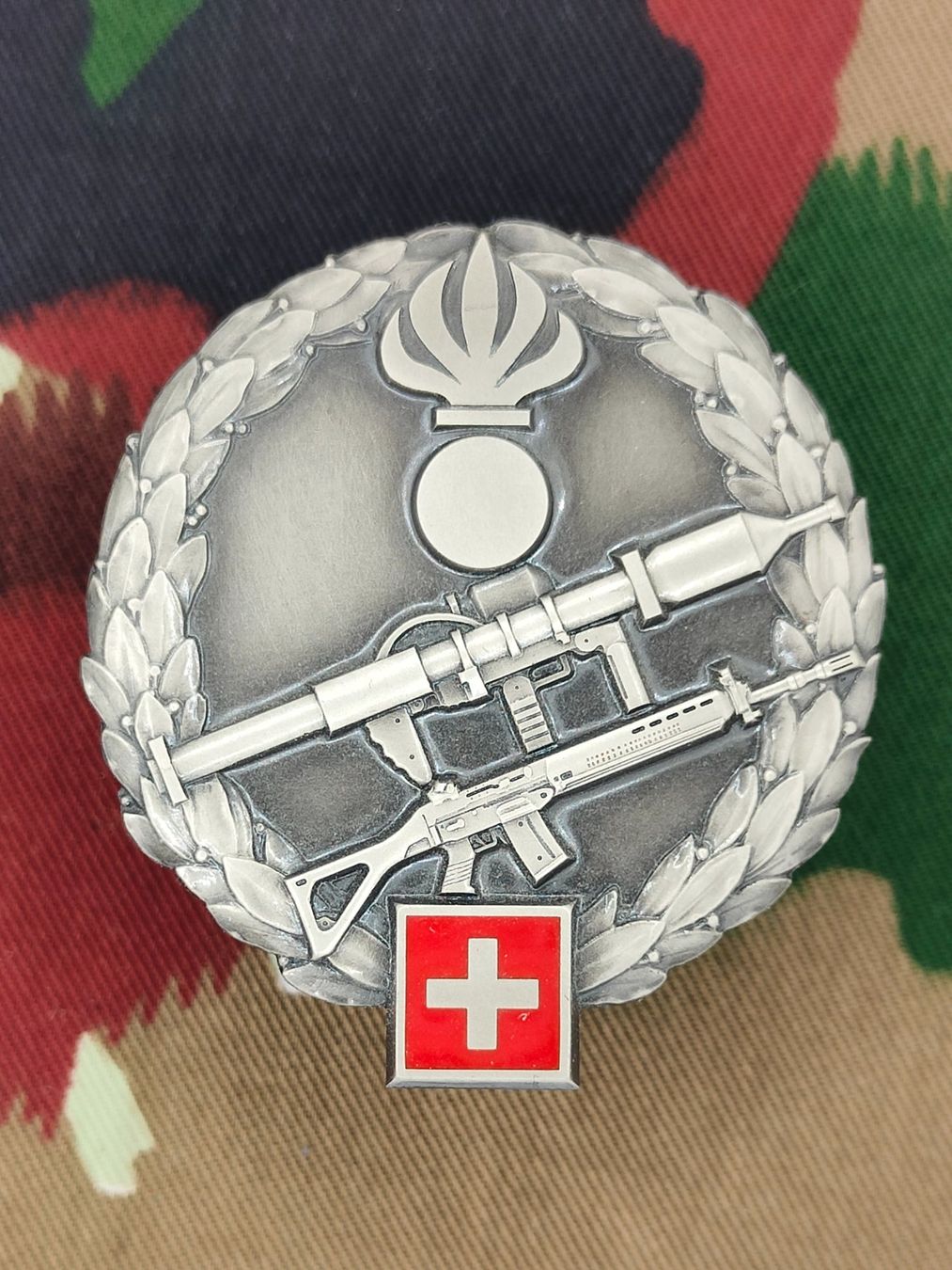 Schweizer Armee Placchette & Badge:  Béretemblem Schiessschule Walenstadt, neu – Nuovo (secondo la descrizione) da Bauma venduto da SwissMilitaria