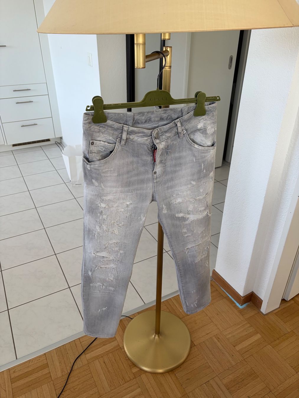 Dsquared2 Jeans: Dsquared2 Grau Jeans 40 (S damen) – Usato da Baar venduto da ViennaG 2