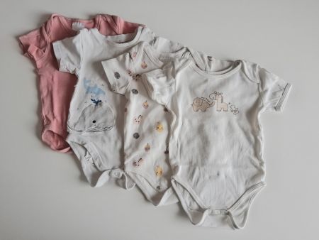 Lot de 4 bodies, taille 62-68