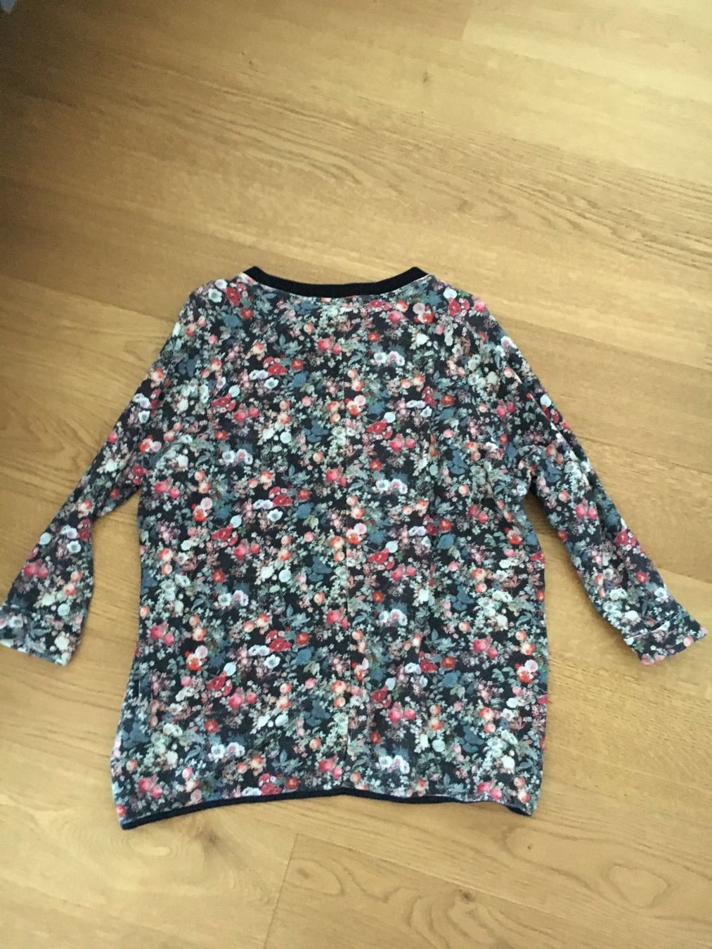 Maglioni & Felpe: Blumen Pullover/ Shirt von Pull & Bear M – Usato da Rotkreuz venduto da Vkahlo 1
