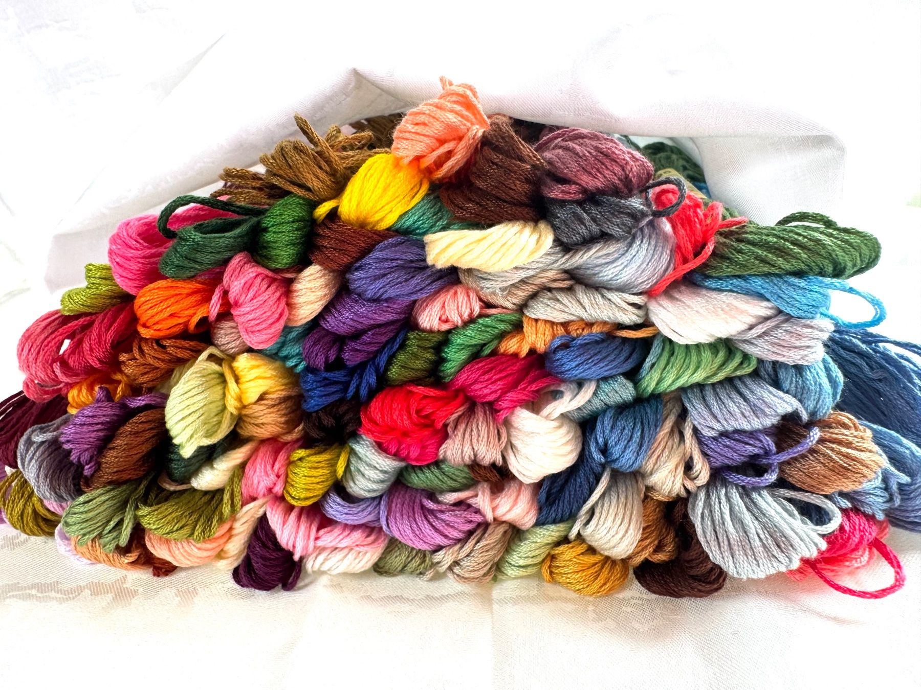 Bastelsets: 100 x Garn Stickgarn  Regenbogen Farben    Weben Basteln – Neu und originalverpackt aus Leuggern von unico10 2