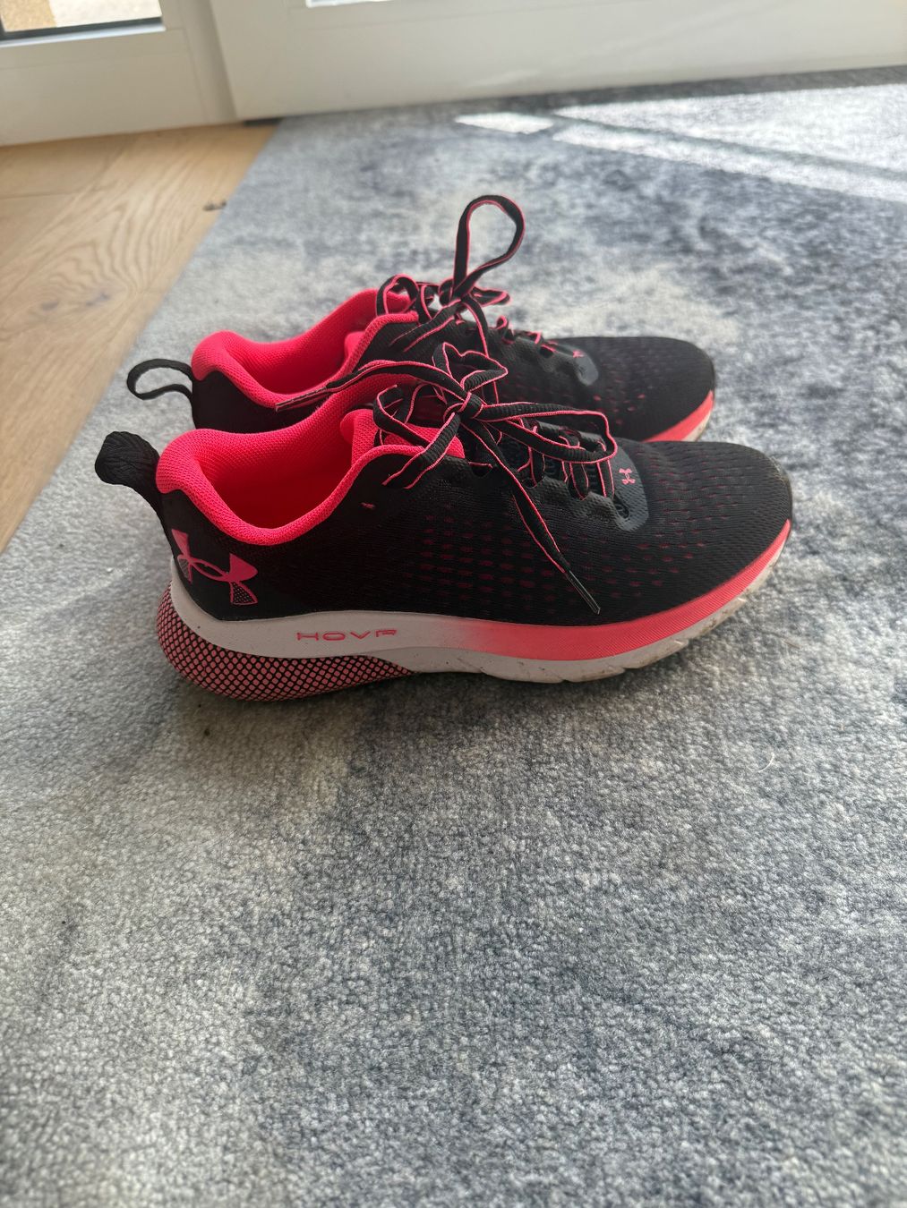 Under Armour Scarpe da donna: Under Armour Sneakers – Usato da Muttenz venduto da Bea_dbr 1