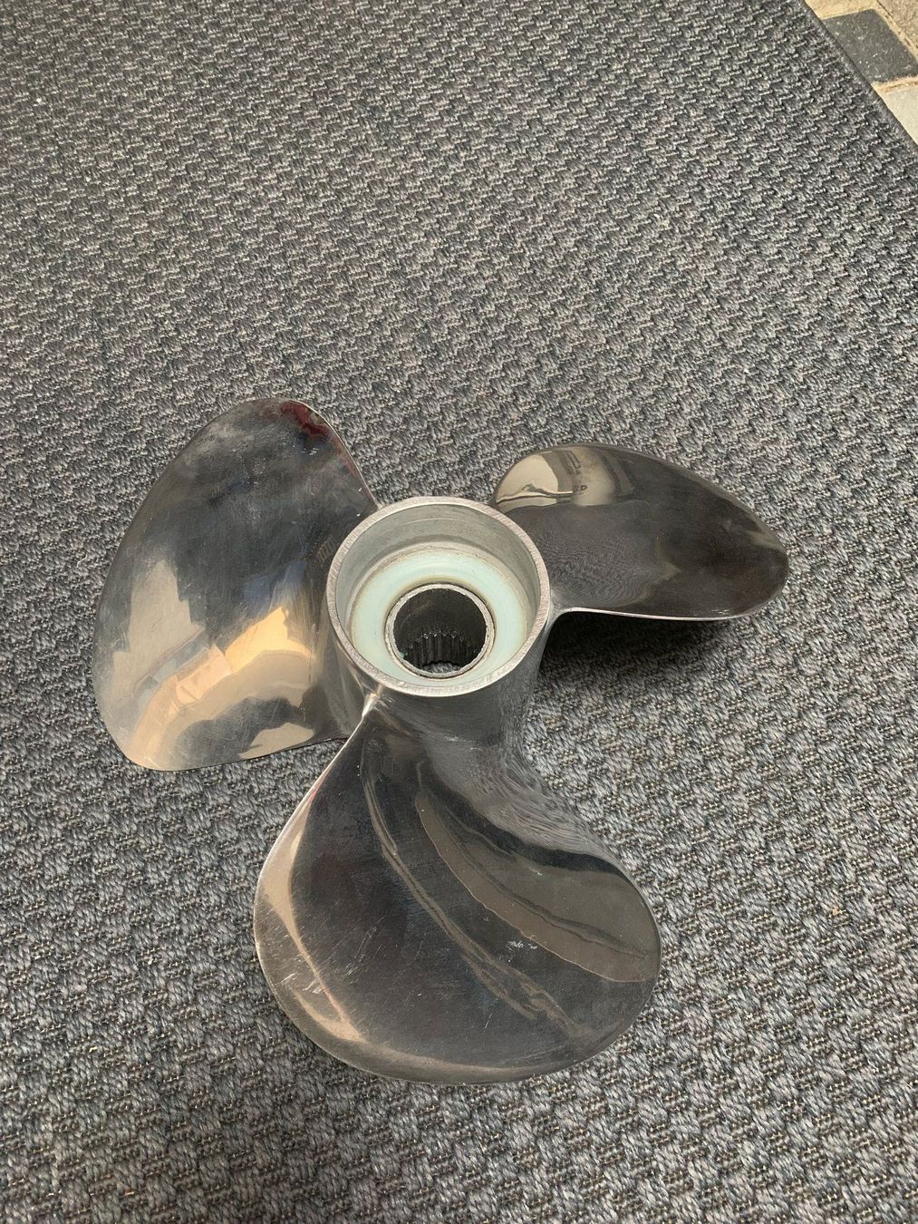 Volvo Barche: Volvo Penta Duoprop Propeller C4 Front – Usato da Lugnorre venduto da serge.morgenegg 1
