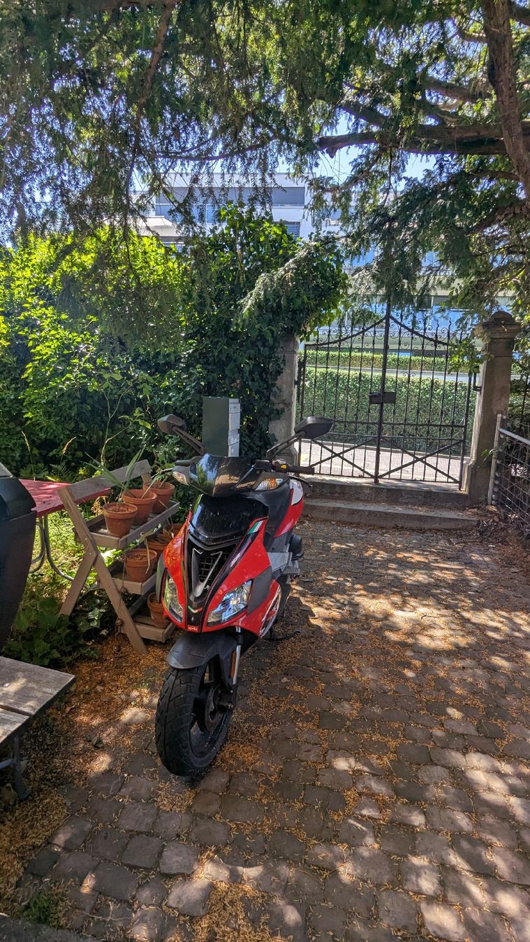 Aprilia Scooters: Aprilia SR 50 R – D'occasion à Kilchberg ZH par magictobi 6