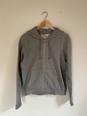 Jaquette grise claire avec capuchon