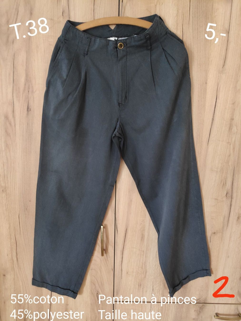Pantaloni: Pantalons pour femme – Usato da Couvet venduto da fat_kyl7 1