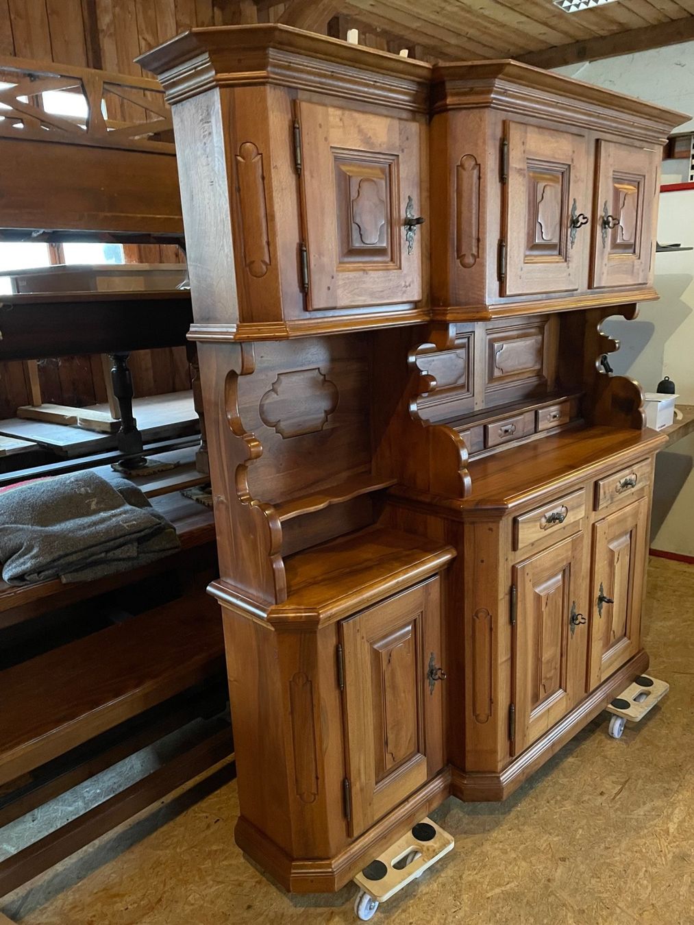 Credenze: Barock Buffet Nussbaum, abgesetzt mit Nische – Usato da Koblenz venduto da Rbaldinger54 1