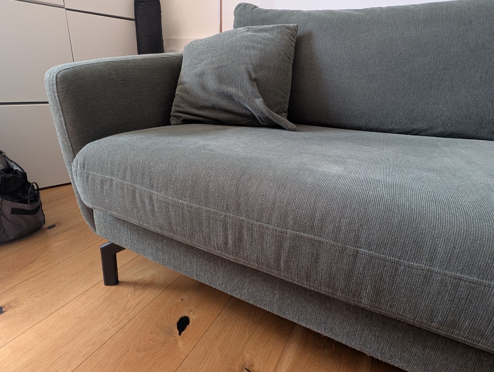 Livique Divani: Sofa Cord grün 3-Sitzer  – Usato da Zürich venduto da A2012Z 1