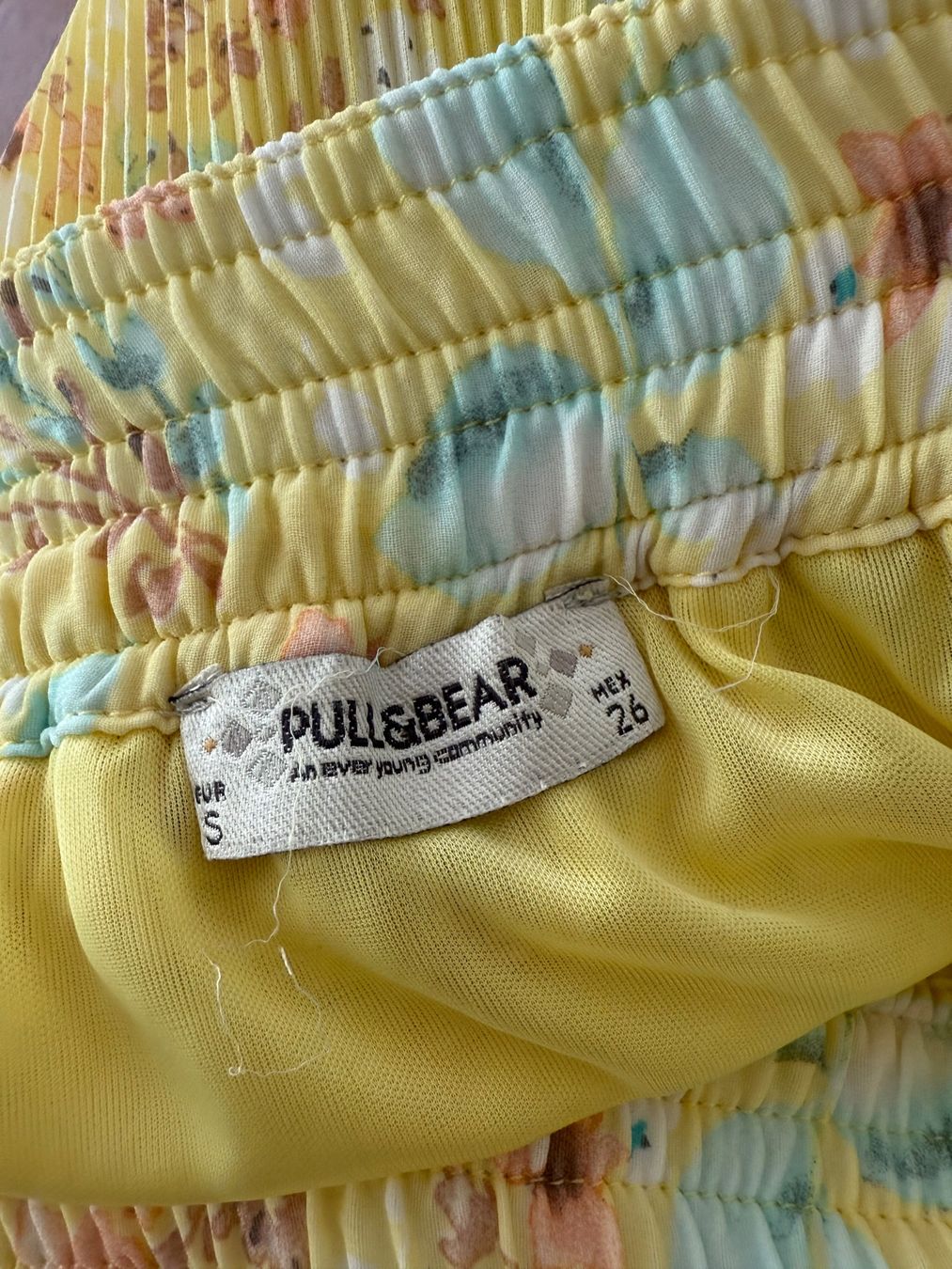 Pull&Bear Gonne: Pull&Bear Rock gelb – Usato da Richterswil venduto da KAYLEIGH_77 1