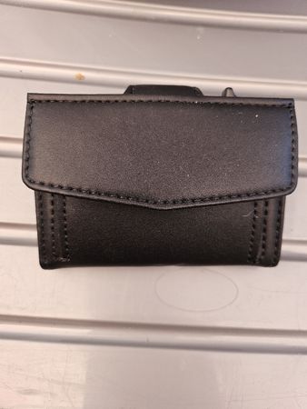 Portefeuille noir élégant et compact