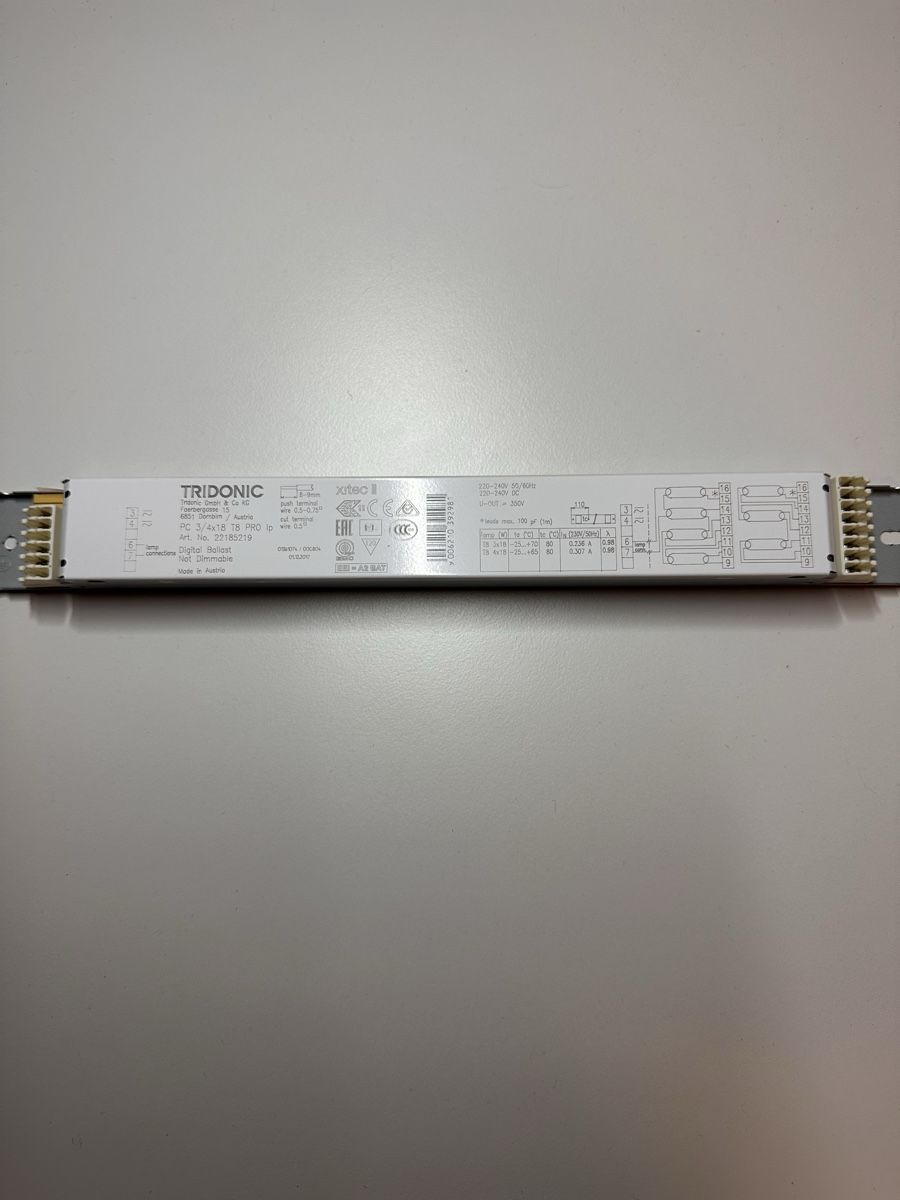 Componenti elettronici: Tridonic EVG PC 3/4x18 T8 PRO, neuwertig – Nuovo (secondo la descrizione) da steffisburg venduto da releve