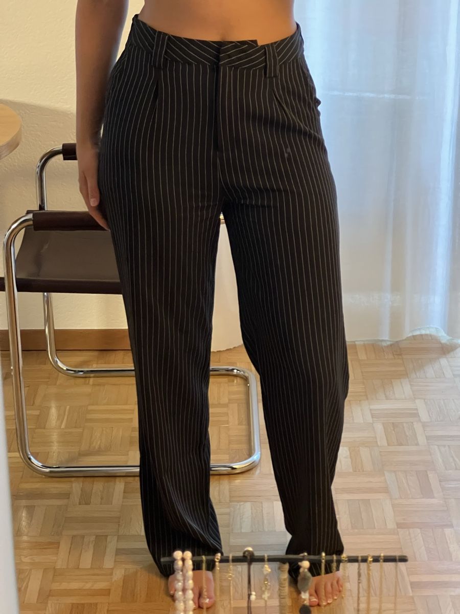 Na-kd Pantalons: NA-KD Hose gestreift Grösse 40 – D'occasion à Zürich par sop_xbd7