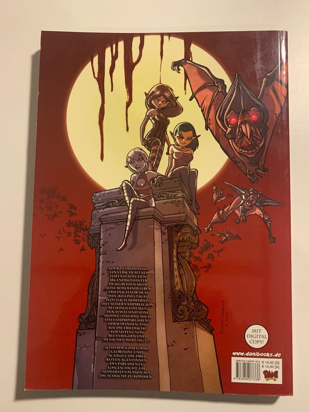 Fumetti: Daffodil - Die Vampiragentin (2013) - Paperback – Usato da Alchenstorf venduto da Airgaucho 1