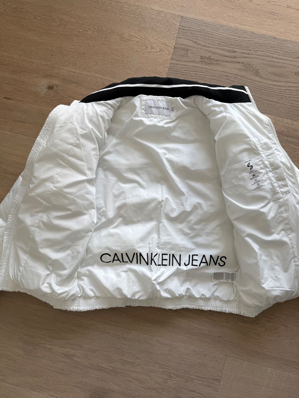 Calvin Klein Giacche & Cappotti: Calvin Klein Winterjacke, Gr. S, weiss – Usato da Greifensee venduto da Zwaa 2