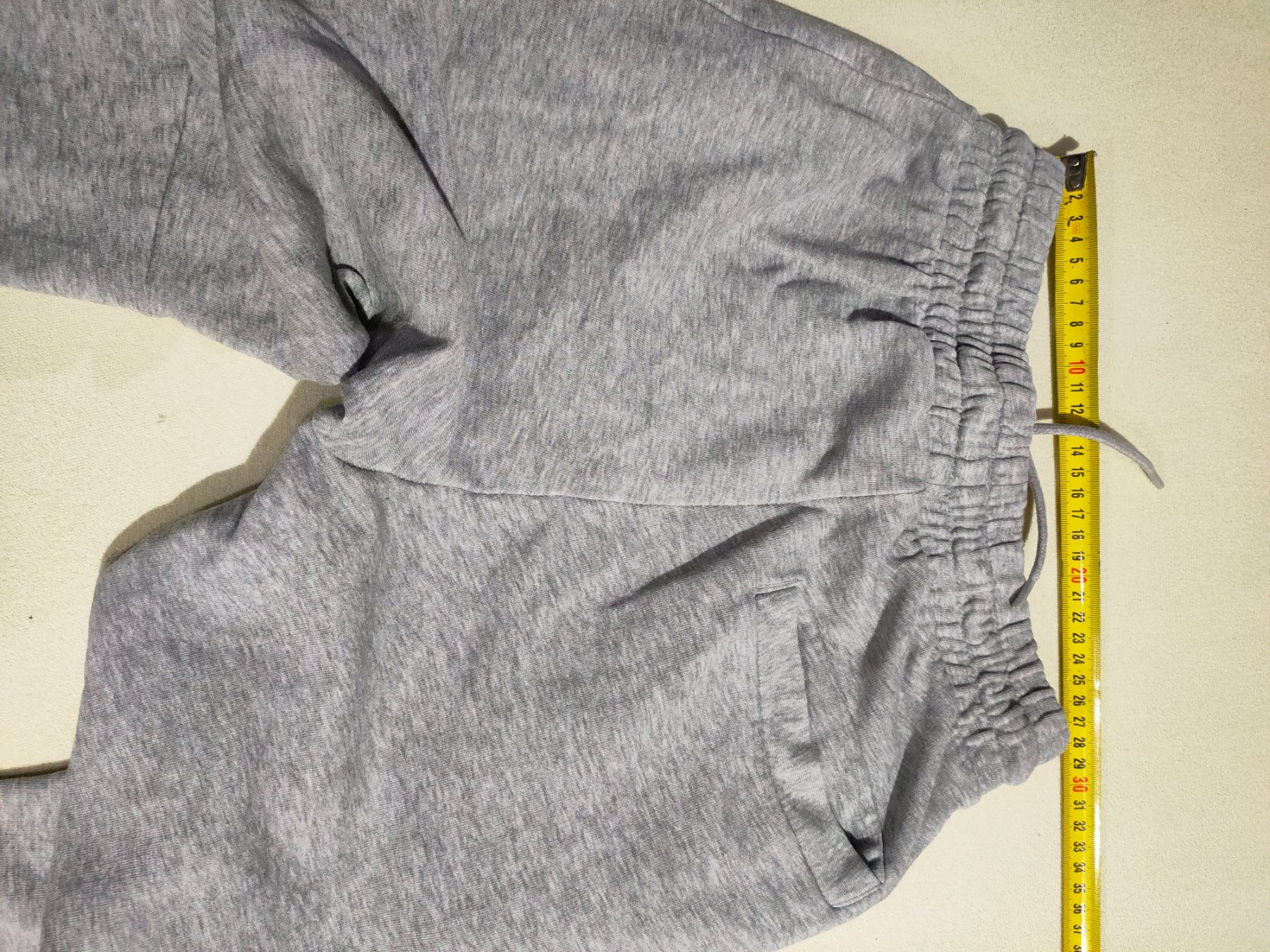 H&M Pantaloni: Trainerhose Divided Gr.146 Grau – Usato da Bronschhofen venduto da happynews2018 2
