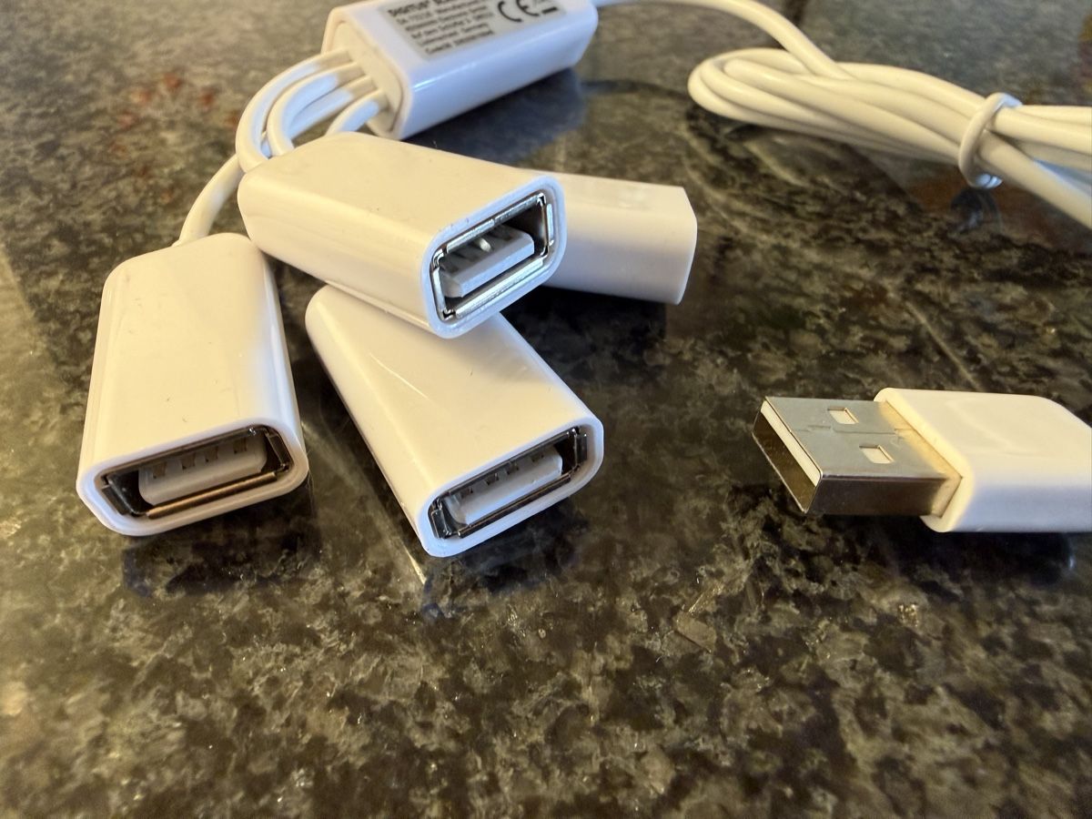 Hub & Switch: DIGITUS USB-Hub 4-fach, weiss – Nuovo (secondo la descrizione) da zürich venduto da greenmodul 1