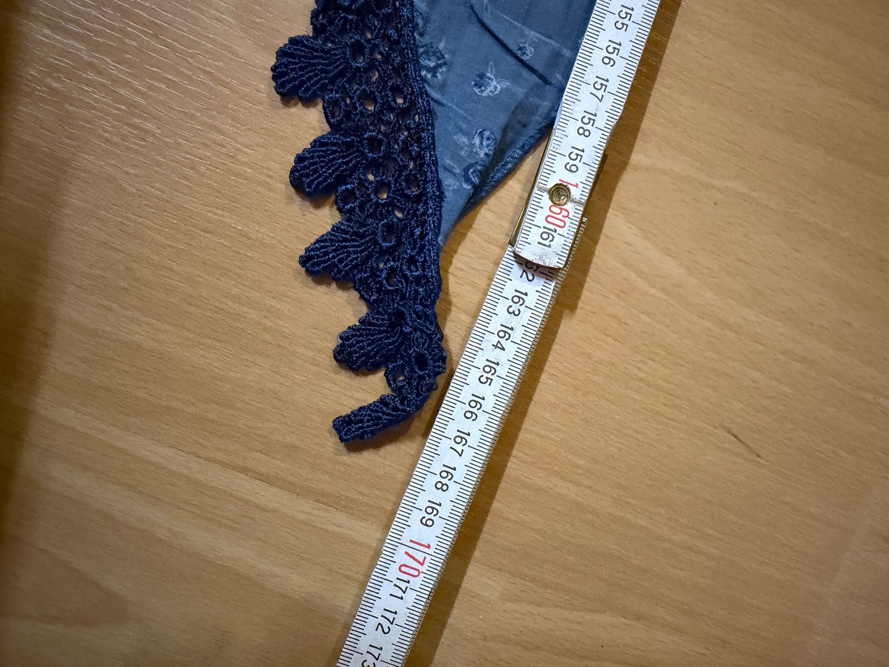 Foulard & Sciarpe: Dreieckstuch – Usato da Grosswangen venduto da shoes.bags.and.co 4