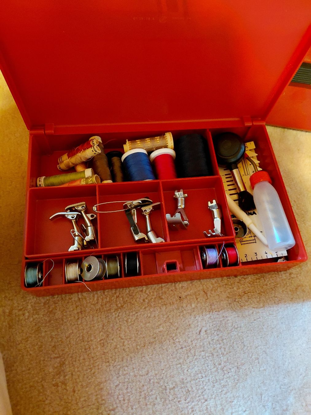 Bernina Macchine da cucire: Machine à coudre Bernina 830 Record avec accessoires complet – Usato da Meyrin venduto da sophie29 1