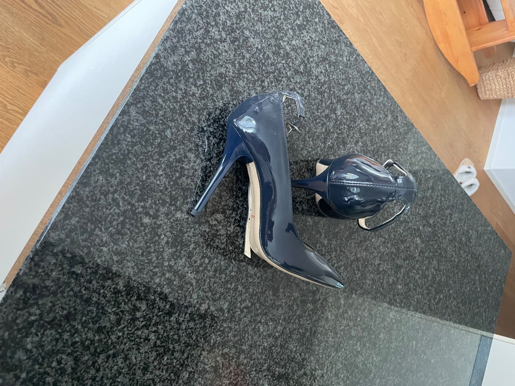 Damenschuhe: Bata Lack Pumps, Dunkelblau, Grösse 37, Top Zustand! – Gebraucht aus Brunnen von ysi_g8tr 1