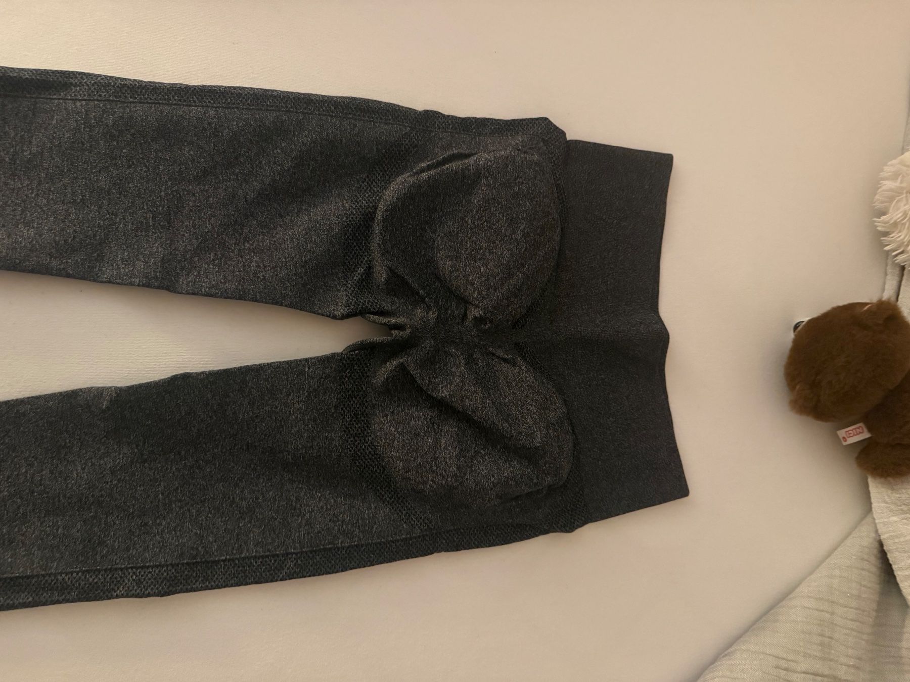 Hosen: 2 Sporthosen – Gebraucht aus Laupen BE von Alina_aaee 1
