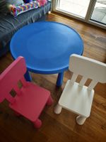 Kindertisch mit zwei Stühlen blau pink weiss gebraucht Ikea