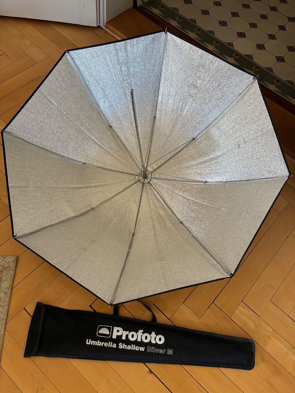 Duftöldiffusoren: Profoto Umbrella Shallow Silver M – Gebraucht aus Fribourg von waves55 1