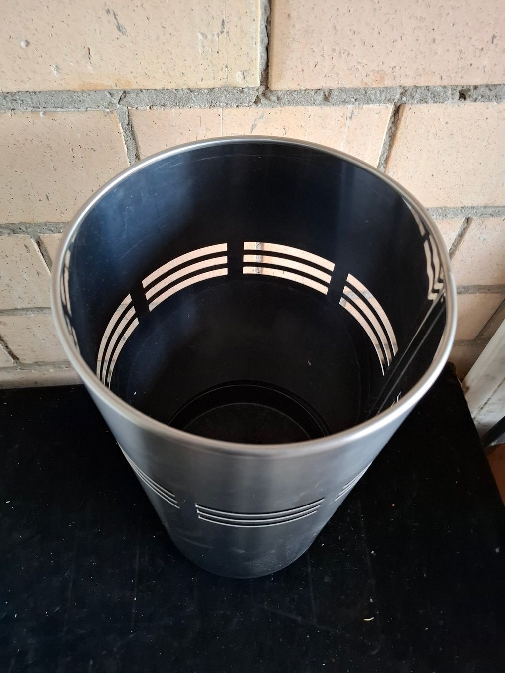 Altro per la casa: Metallbehälter,  Durchmesser 25 cm, Höhe 50 cm – Usato da Schönholzerswilen venduto da clyde123 1