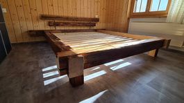 Handgefertigtes Unikat: Altholzbett 160cm