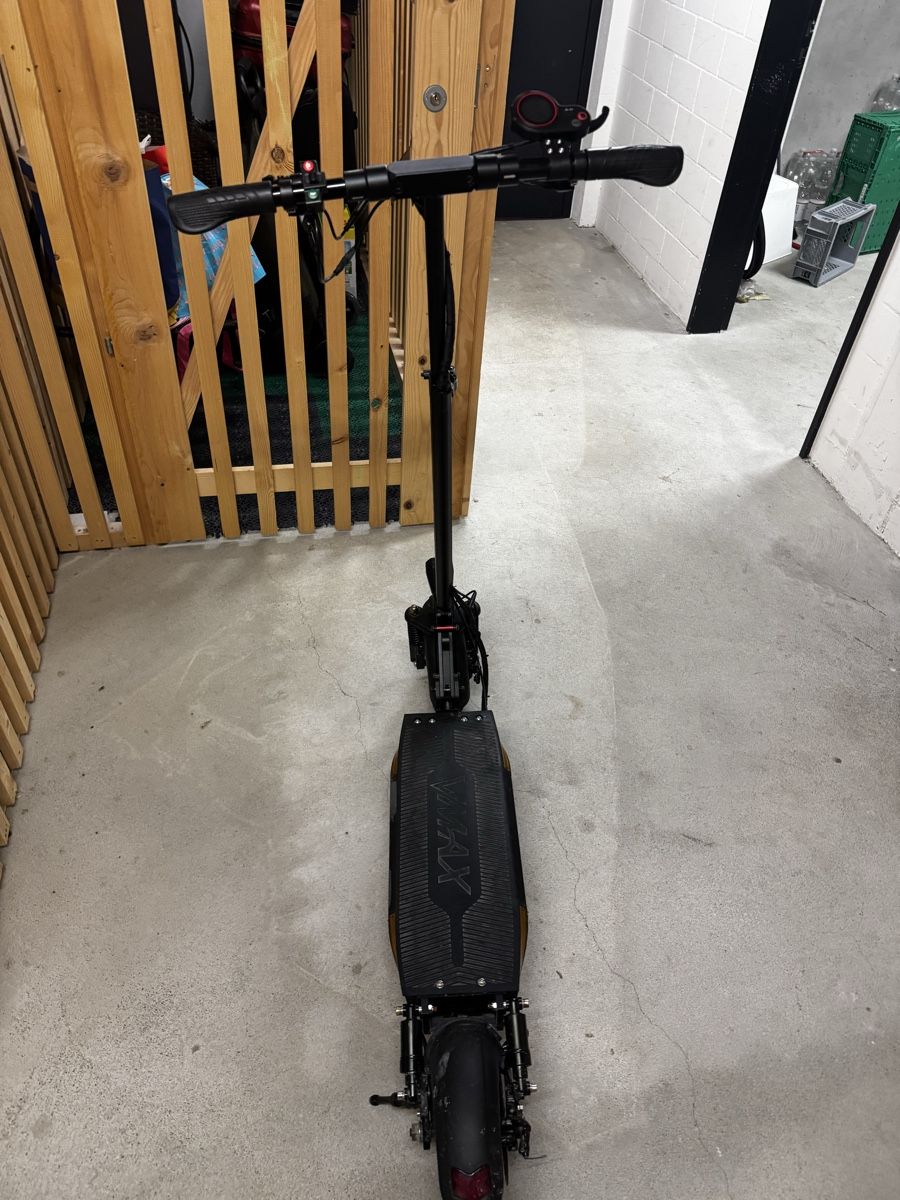 VMAX Kickboard: VMAX E-Scooter VMAX R25 – Defekt aus Hinwil von BMW_M-Packet 2