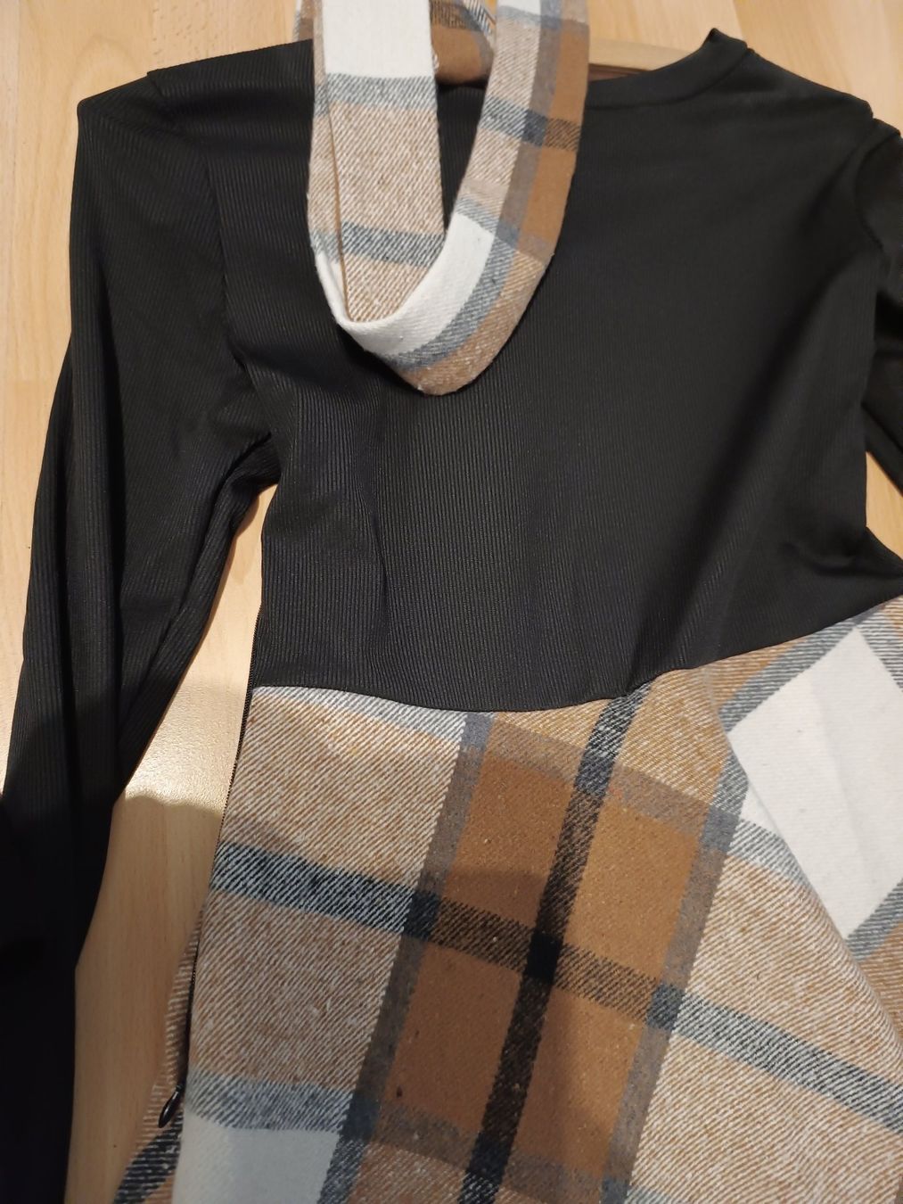 Kleider: Zwei hübsche Kleider grösse XS – Neu (gemäss Beschreibung) aus Pfäffikon SZ von Elendir 2