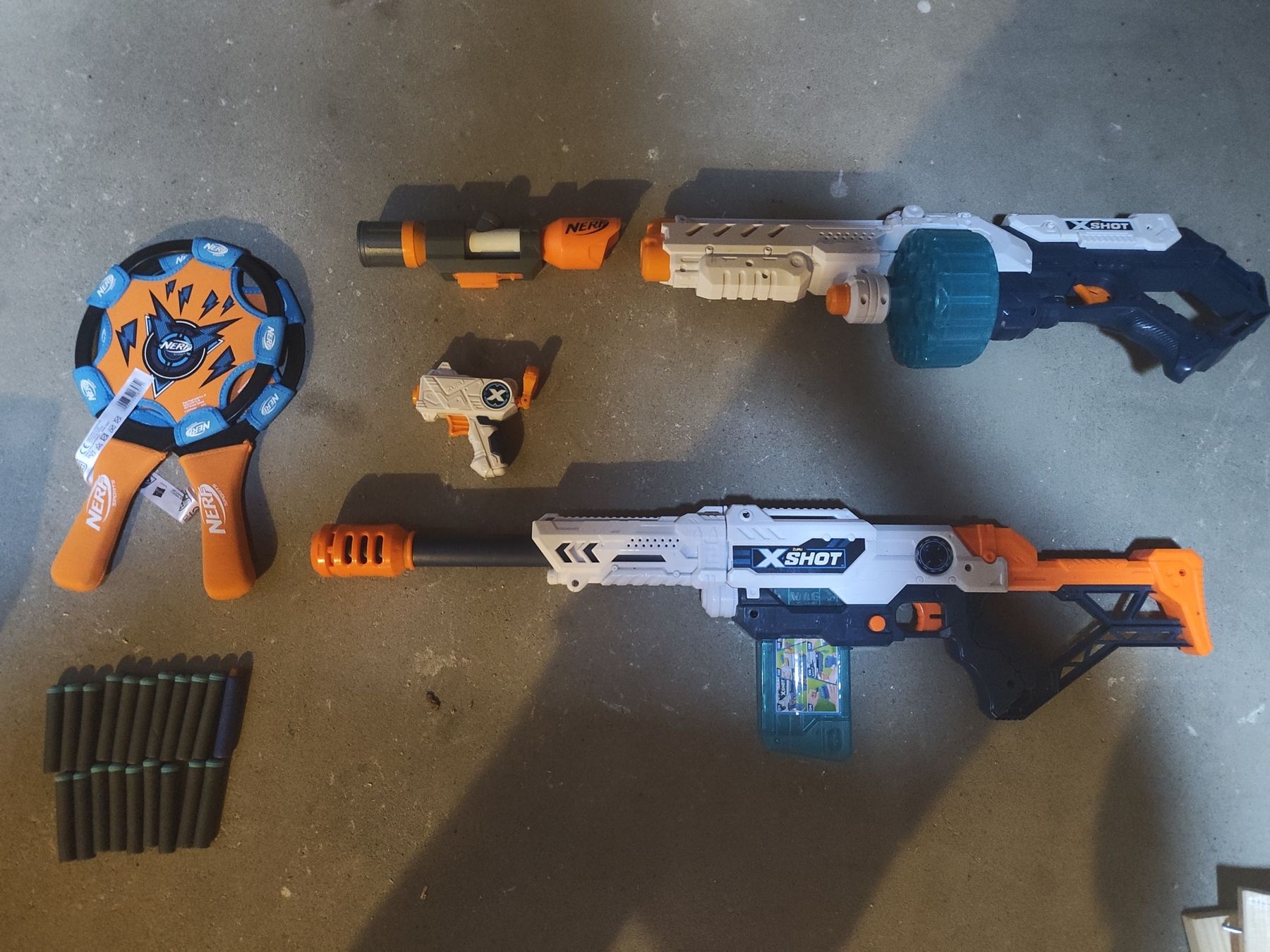 Nerf Giocattoli: Nerf und X-Shot Blaster mit Zubehör gebraucht – Usato da Grossdietwil venduto da red_9g97