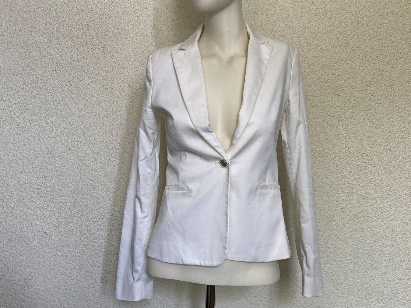 Mango Completi & Tailleur: Weisser Hosenanzug von Mango – Usato da Uster venduto da Kalici1