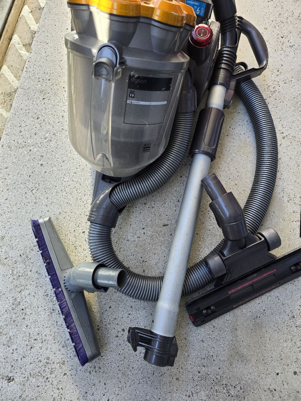 Dyson Aspirapolveri & Accessori: Dyson DC19 fonctionne parfaitement – Usato da La Chaux-de-Fonds venduto da Elissa 2
