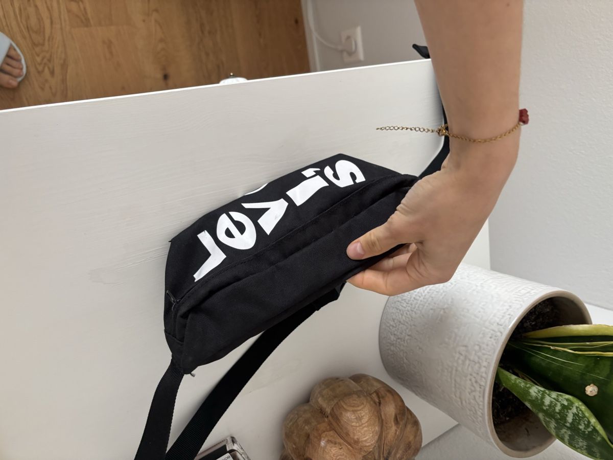 Levi's Sacs: NEW - Levi’s Banana Sling – Neuf (Voir description) à Horgen par lme_8kj7 4