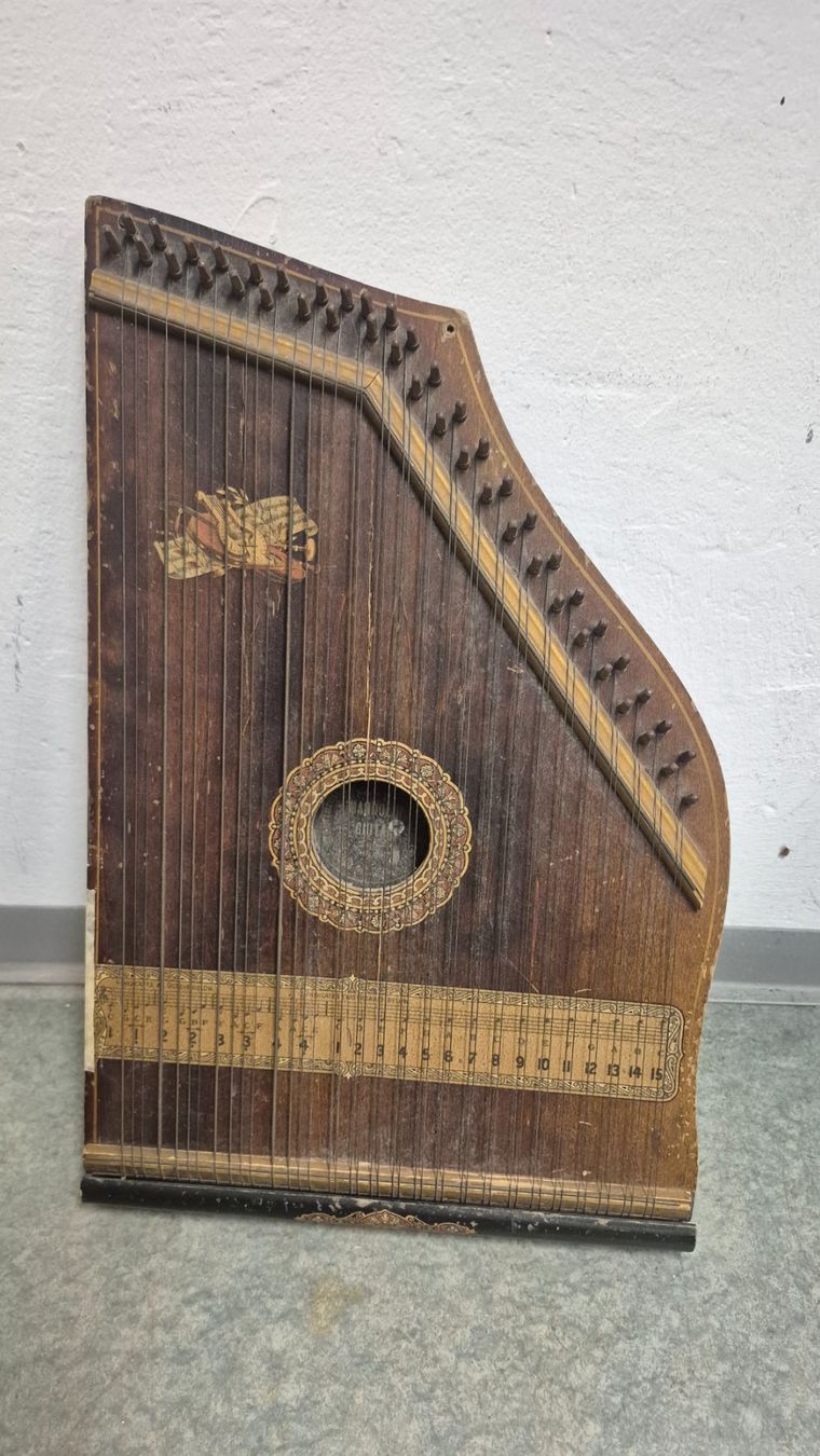 Strumenti musicali: Zither – Usato da Winterthur venduto da cbe_5ph7