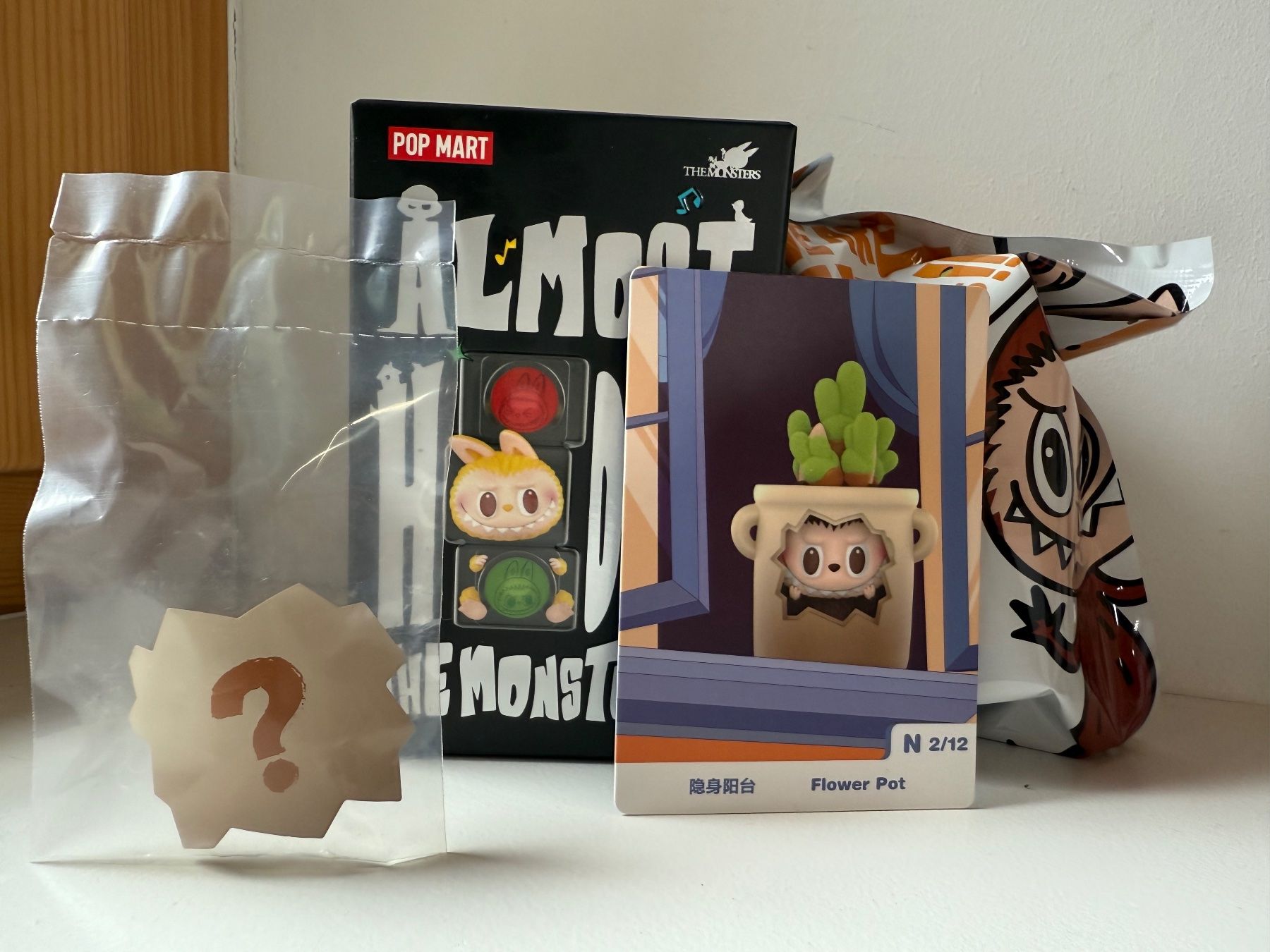 Pop Mart Statuette: Labubu Almost Hidden The Monster - Flower pot – Nuovo e nell'imballaggio originale da Airolo venduto da MomTheBraggerStudio