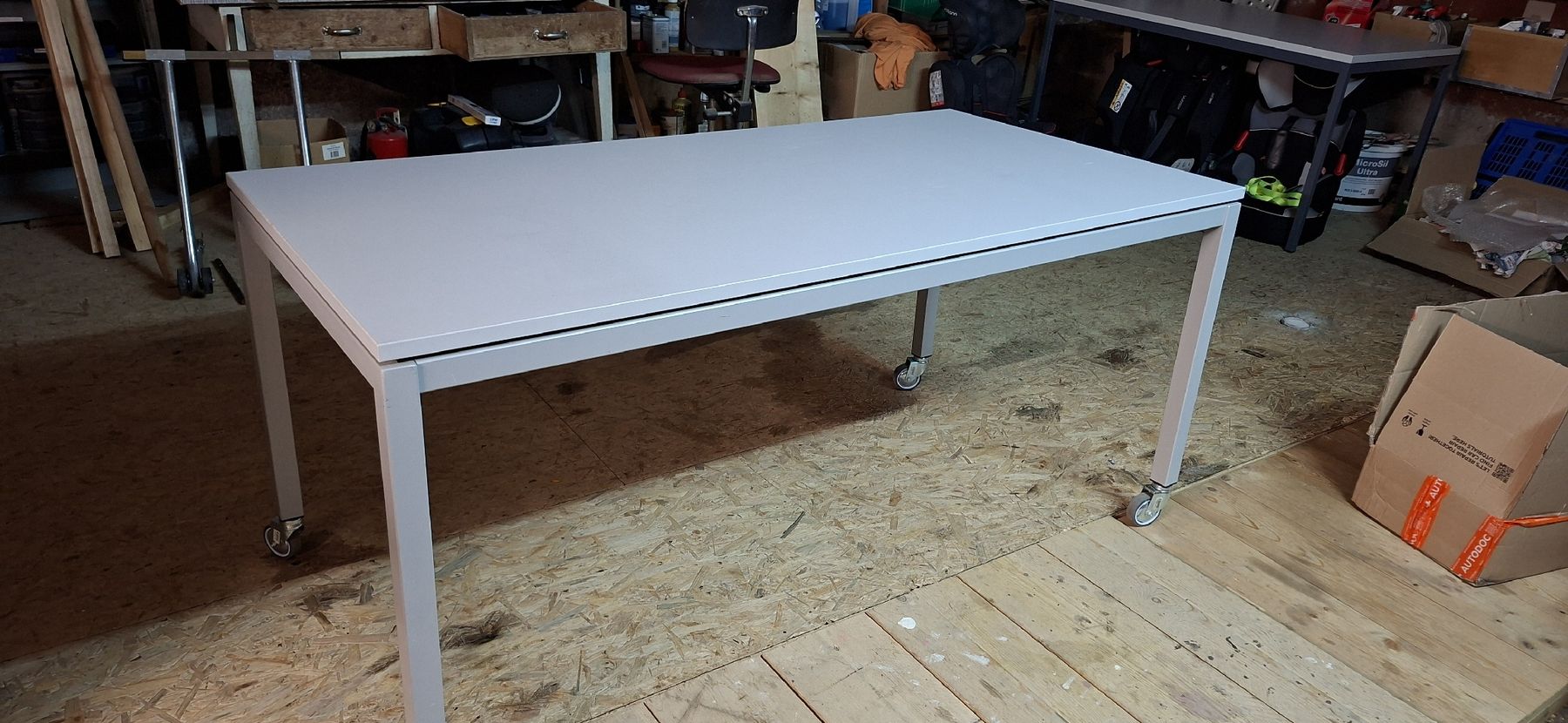 Tables: Bürotisch mit Rollen – D'occasion à Münsingen par wd65 1
