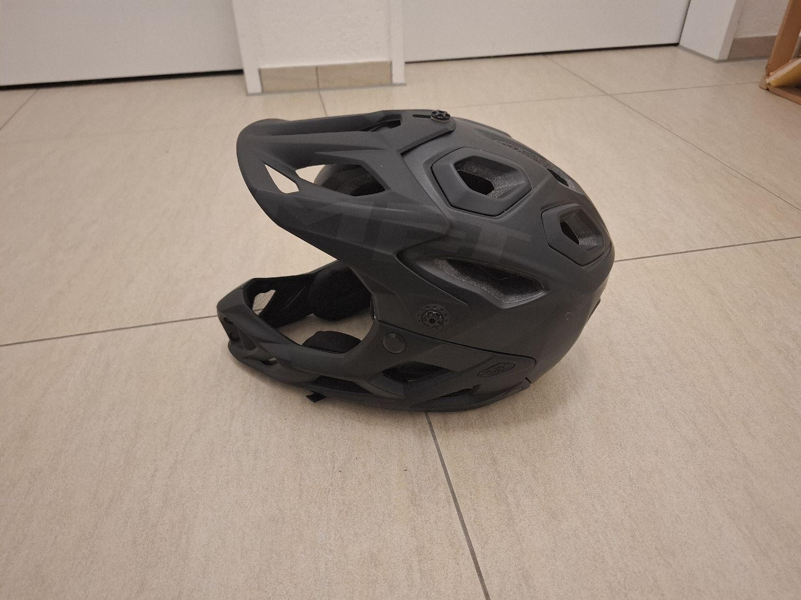 Helme: Helm MET Parachute  – Gebraucht aus 0telfingen von Marlise06 5
