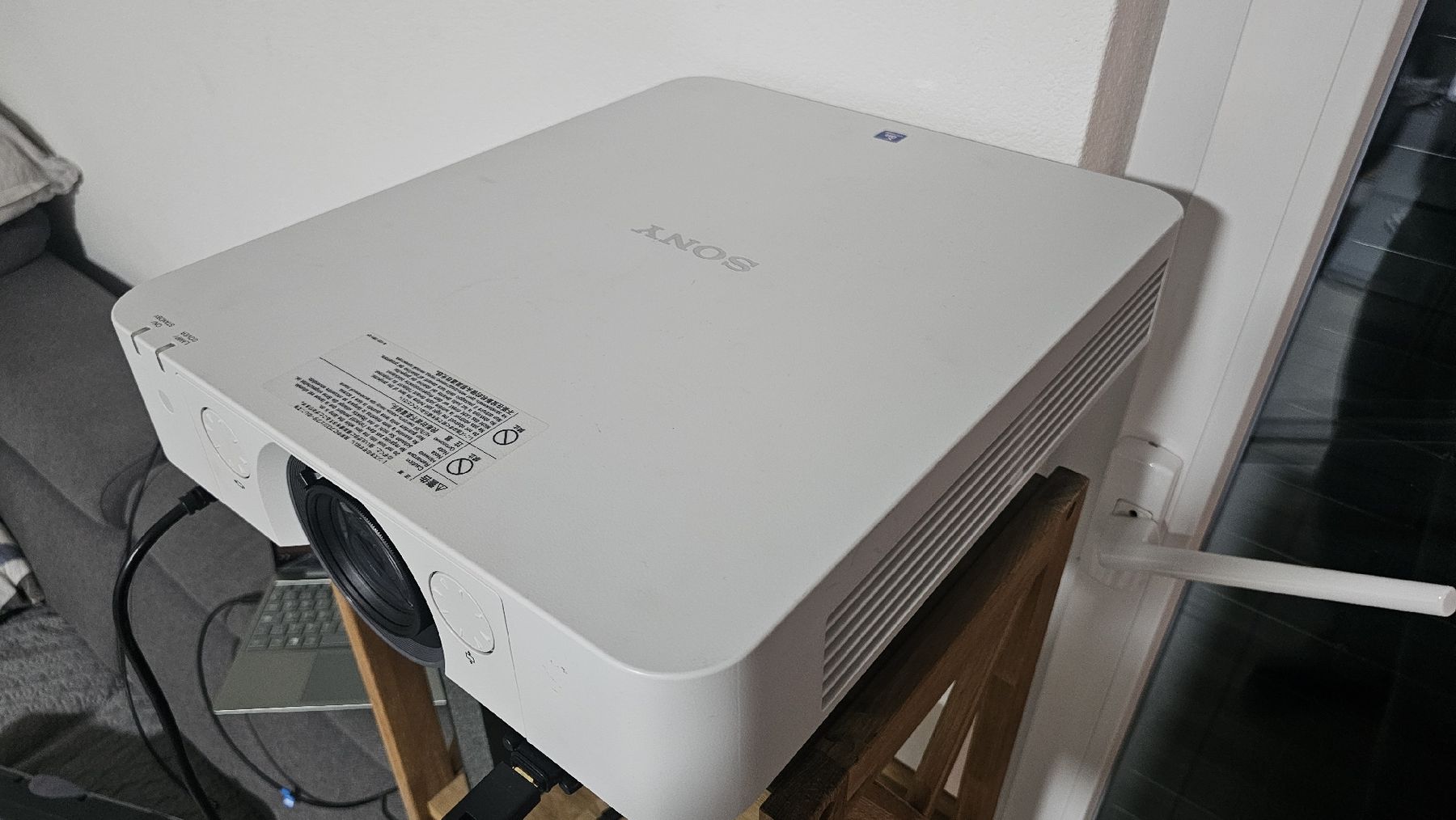 Sony Proiettori: Beamer Sony VPL-FX35 – Usato da Aproz (Nendaz) venduto da Svet_f 6