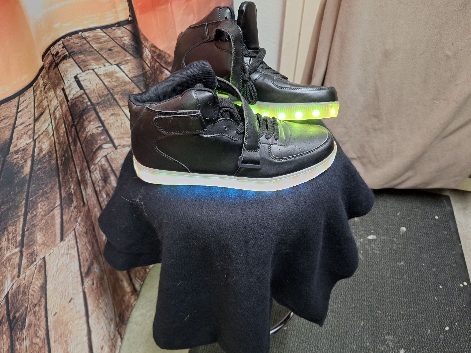 Scarpe da uomo: Coole LED Sneaker Gr. 45 – Nuovo (secondo la descrizione) da Zürich venduto da rotezora67 3
