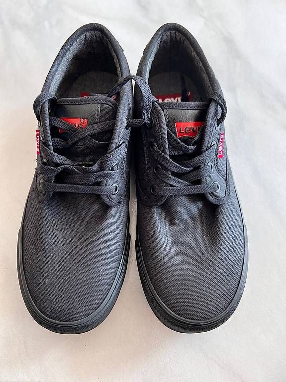 Scarpe da uomo: Levis Schuhe schwarz/grau Gr. 38 – Usato da Sarnen venduto da Sejosa15 1
